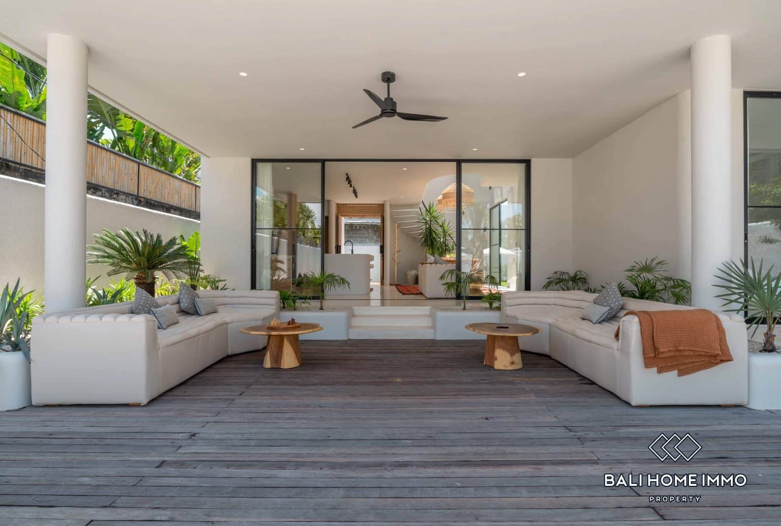 4-bedroom leasehold villa in Canggu — photo 2 of 5