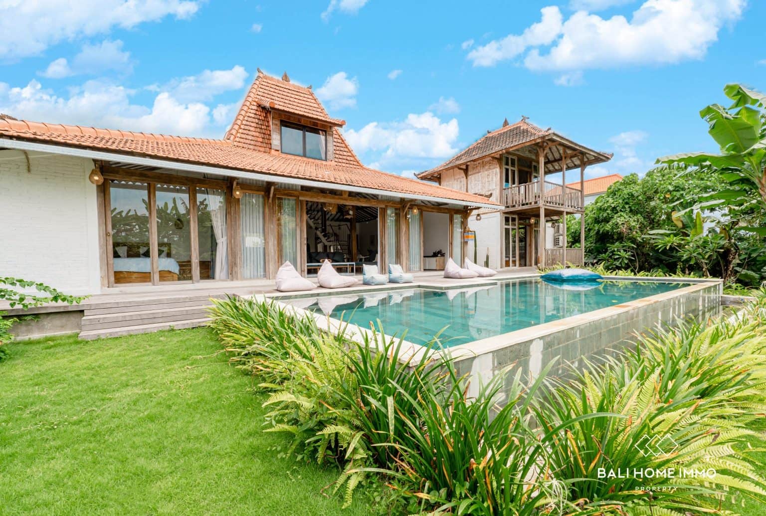 Spacious 4-Bedroom Villa with Adjacent Land Opportunity – For Sale in Tumbak Bayuh