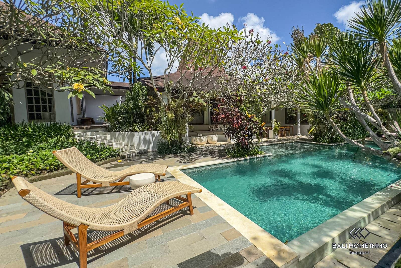 Newly renovated 4 +1 bedroom villa for sale Buduk Bali