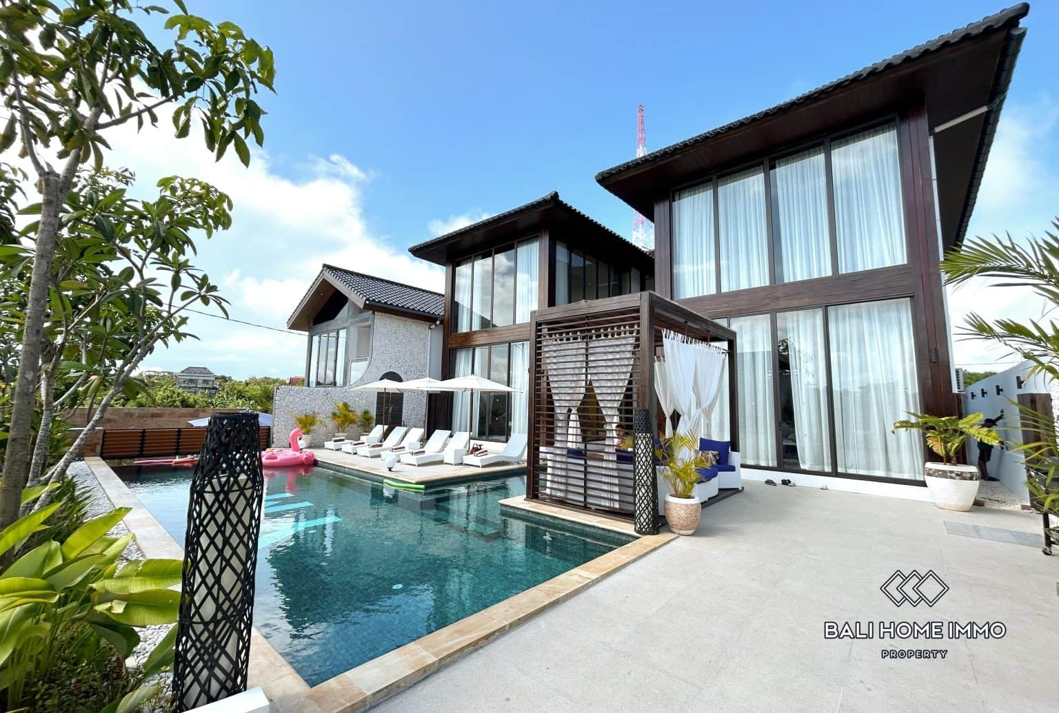Luxurious 6 Bedroom Villa Estate for Sale Near Pandawa Beach
