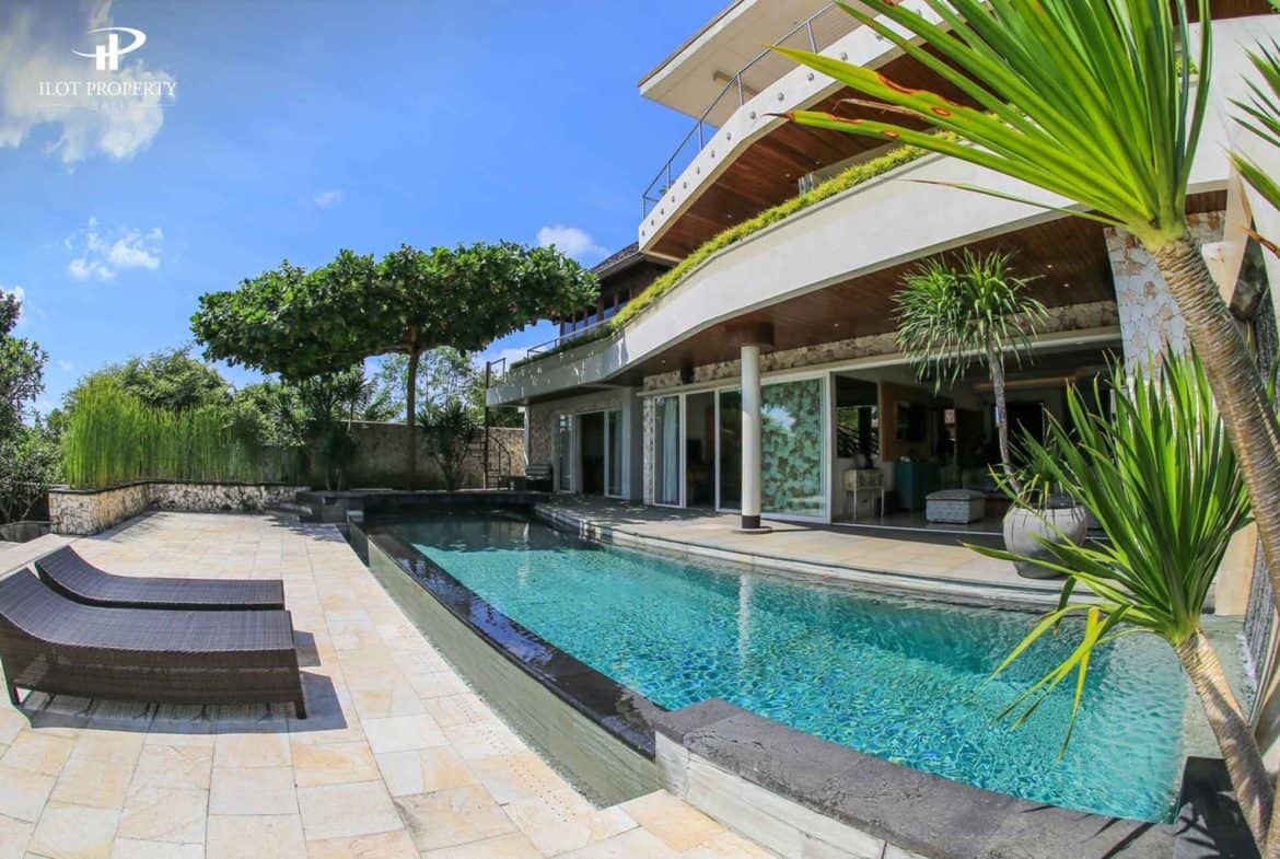 4 Bedroom Villa For Sale in Ungasan Bali with Ocean Views – Fully Furnished