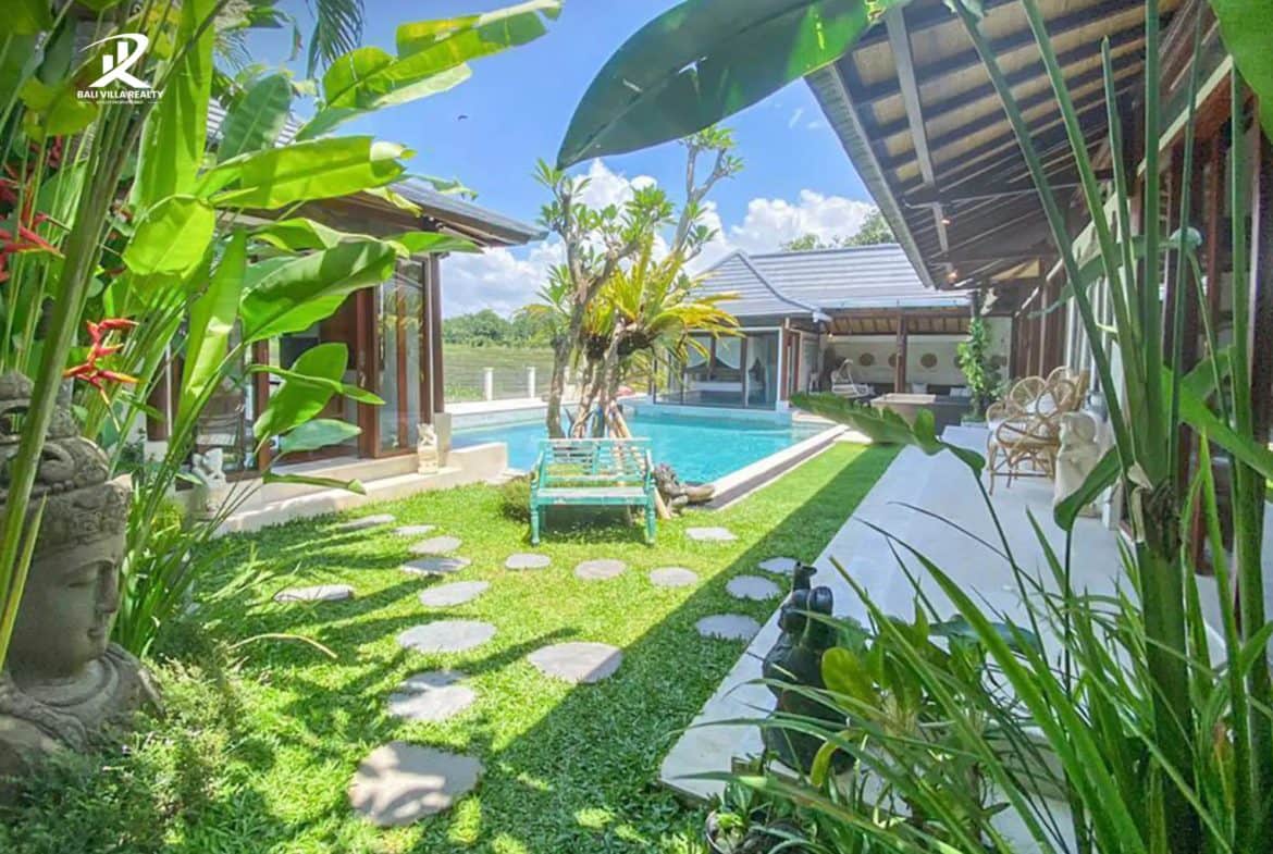 Beautiful 4 Bedrooms Villa For Sale Leasehold in Buduk, Bali