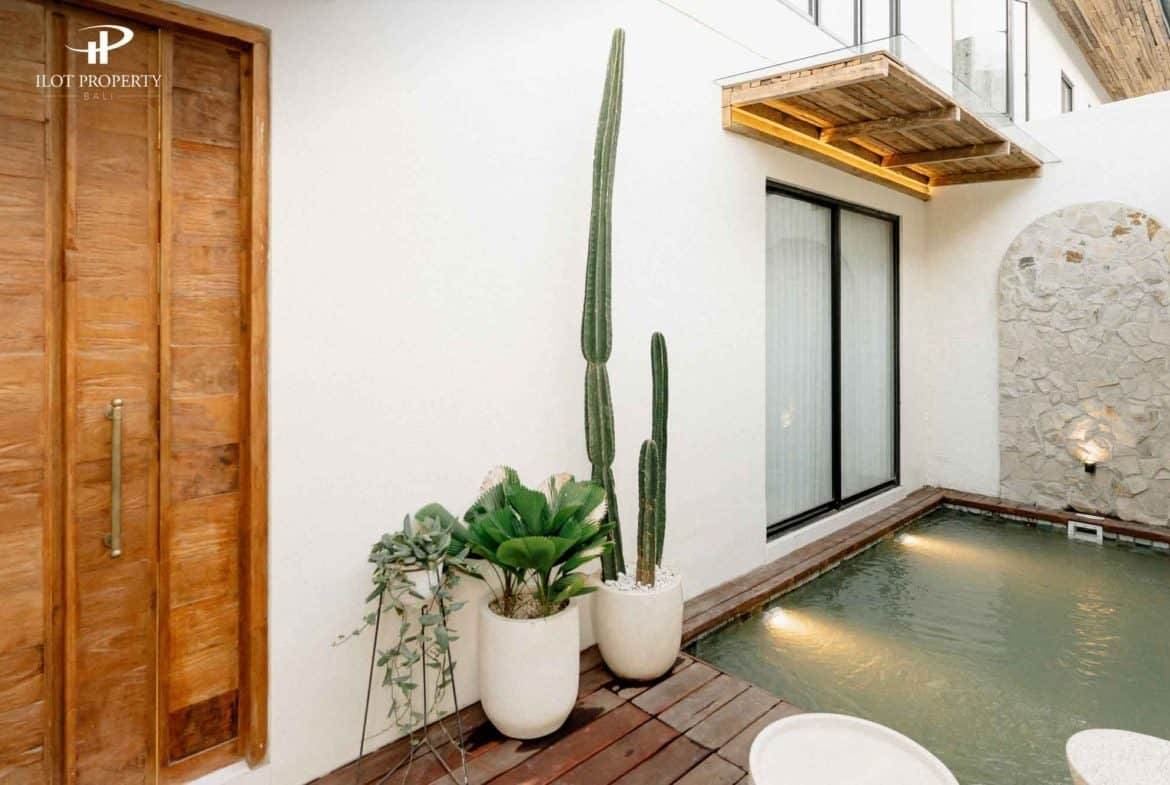 Modern 3 bedroom Bali villa for sale Leasehold in Seminyak