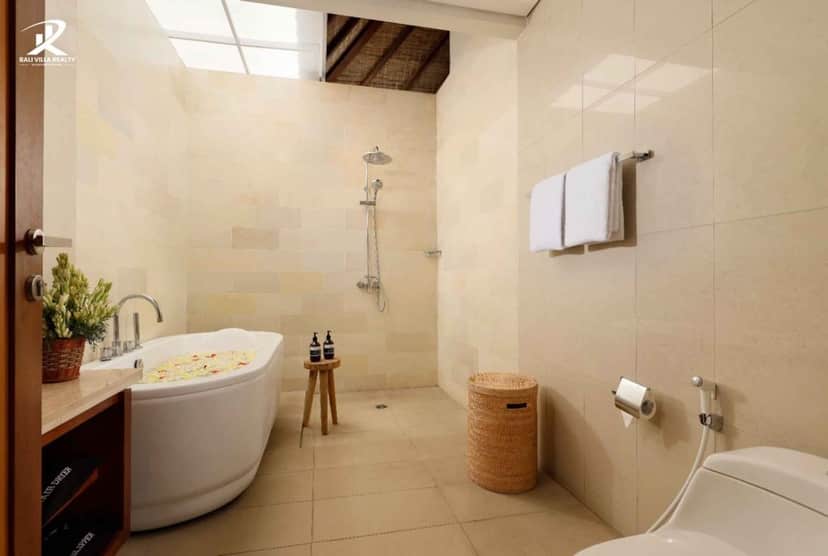 9-bedroom leasehold villa in Canggu — photo 5 of 5