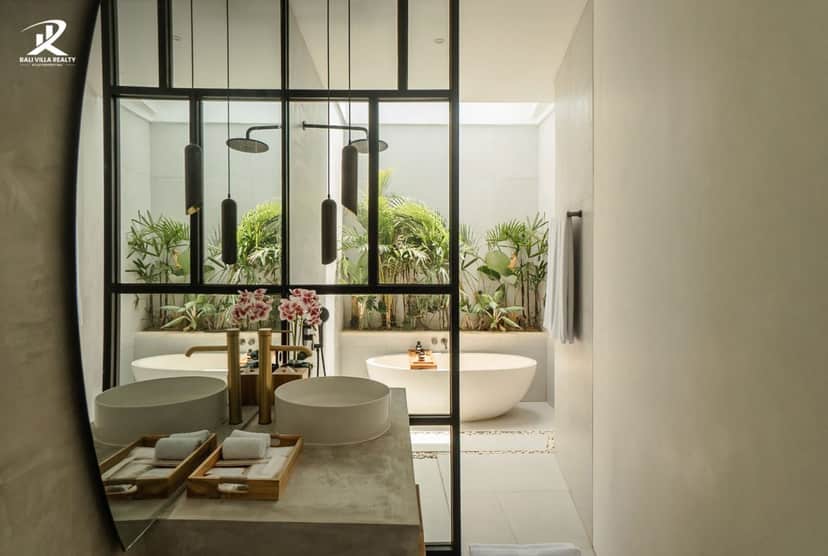 4-bedroom leasehold villa in Canggu — photo 3 of 5