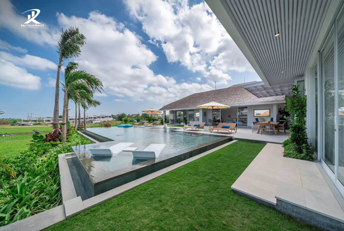 4-bedroom leasehold villa in Canggu — photo 2 of 5