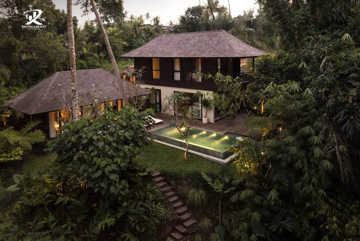 Ubud’s 3-BR Riverfront Haven: Architectural Villa with Pool & Tennis Proximity For Sale Leasehold
