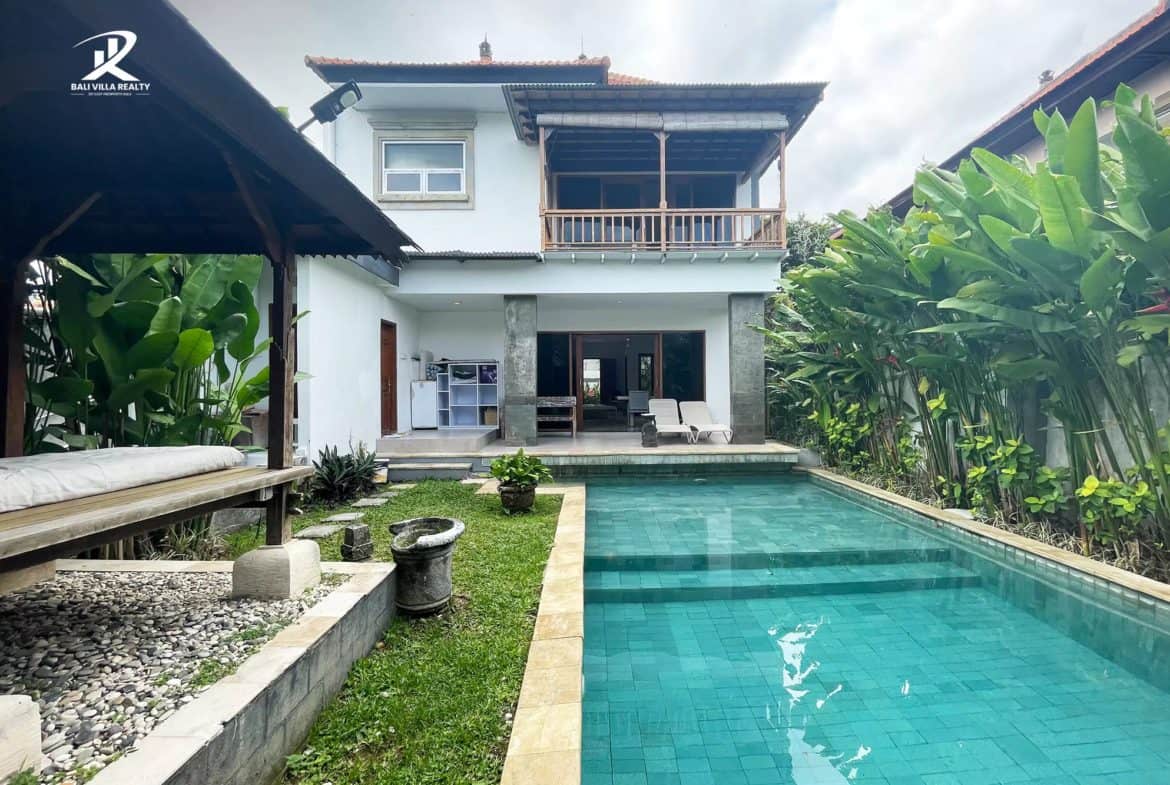 Spacious Family Villa For Sale Freehold in Umalas, Bali