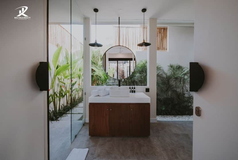 4-bedroom leasehold villa in Canggu — photo 2 of 5