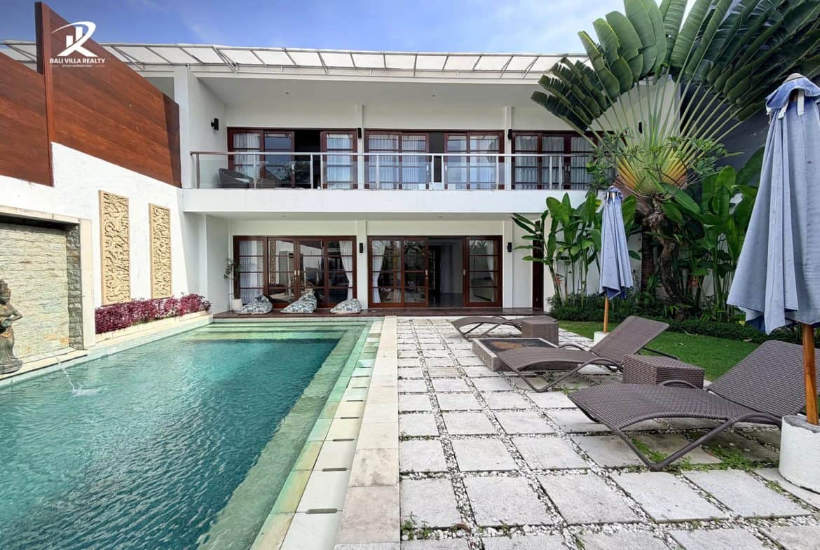The Seminyak Sanctuary: Expansive 3BR Freehold Villa for Sale with Grand Vaulted Ceilings