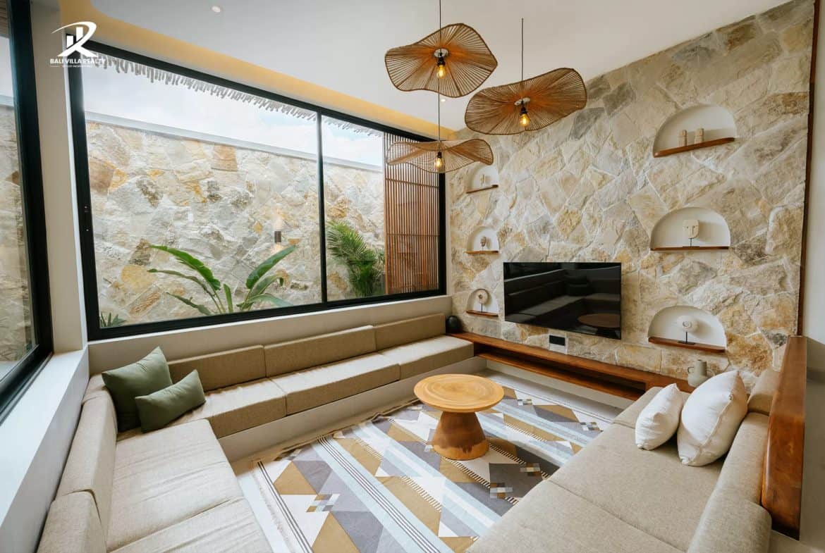 Uluwatu’s Coastal Chic: A Prime 2BR Oasis Steps from Thomas Beach
