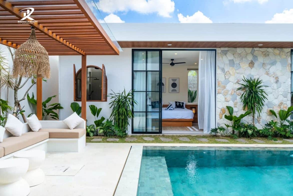 Tropical 4BR Luxury Oasis in Prime Kerobokan for Leasehold