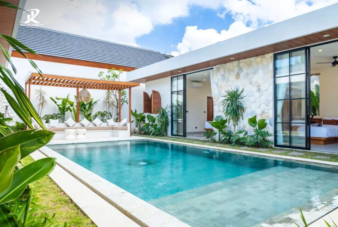 4-bedroom leasehold villa in Kerobokan — photo 2 of 5