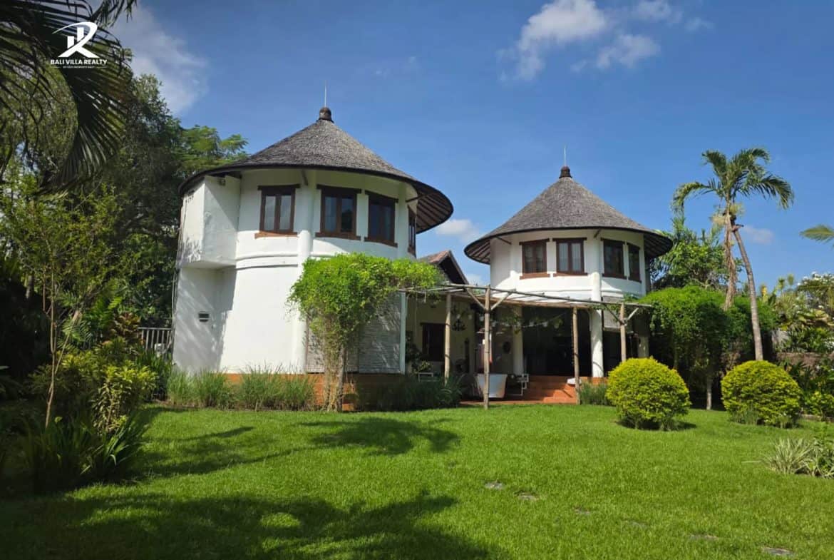 Extremely Rare! 3BR Villa & 2000sqm Land in Prime Umalas for Sale Freehold