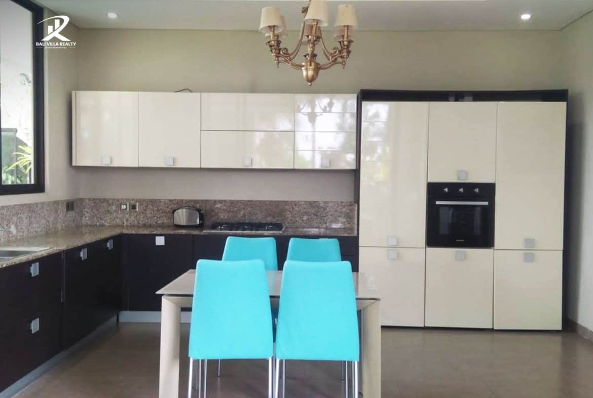 4-bedroom freehold villa in Canggu — photo 4 of 5