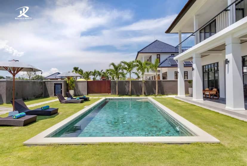 4-bedroom leasehold villa in Canggu — photo 2 of 5