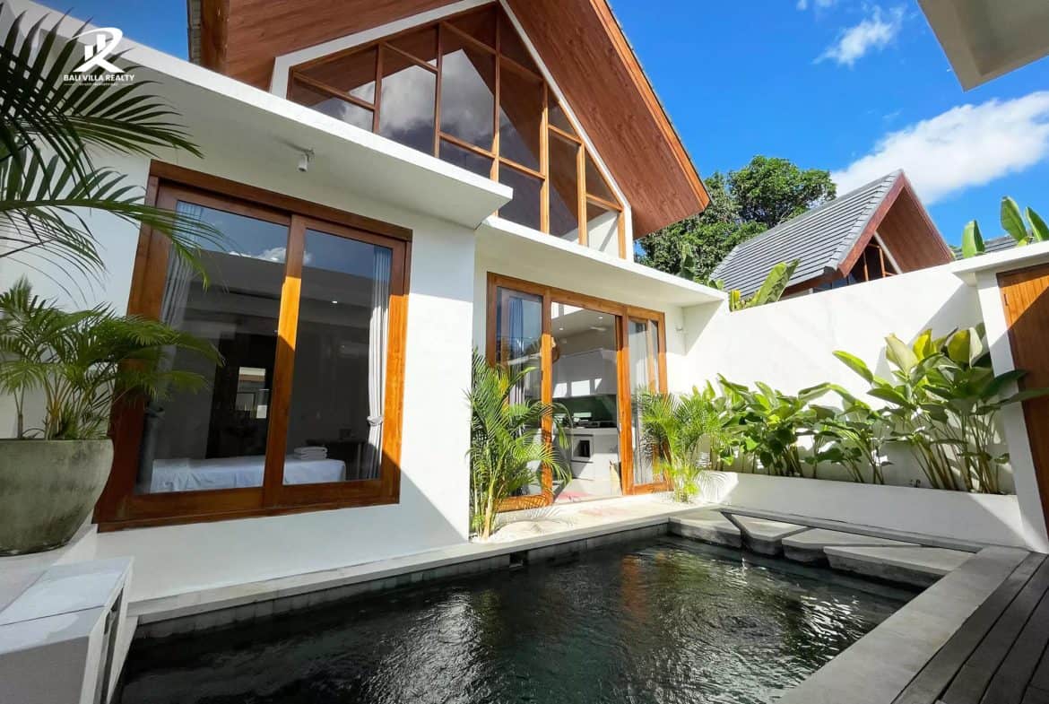 Streamlined Cozy 2-Bedroom Balinese Villa for Leasehold Sale in Peaceful Kerobokan, Bali