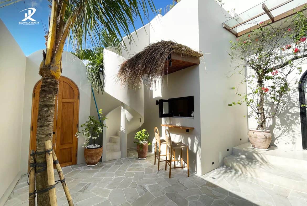 Newly Built Tropical Mediterranean 4-Bedroom Villa For Sale Leasehold in Pererenan, Bali