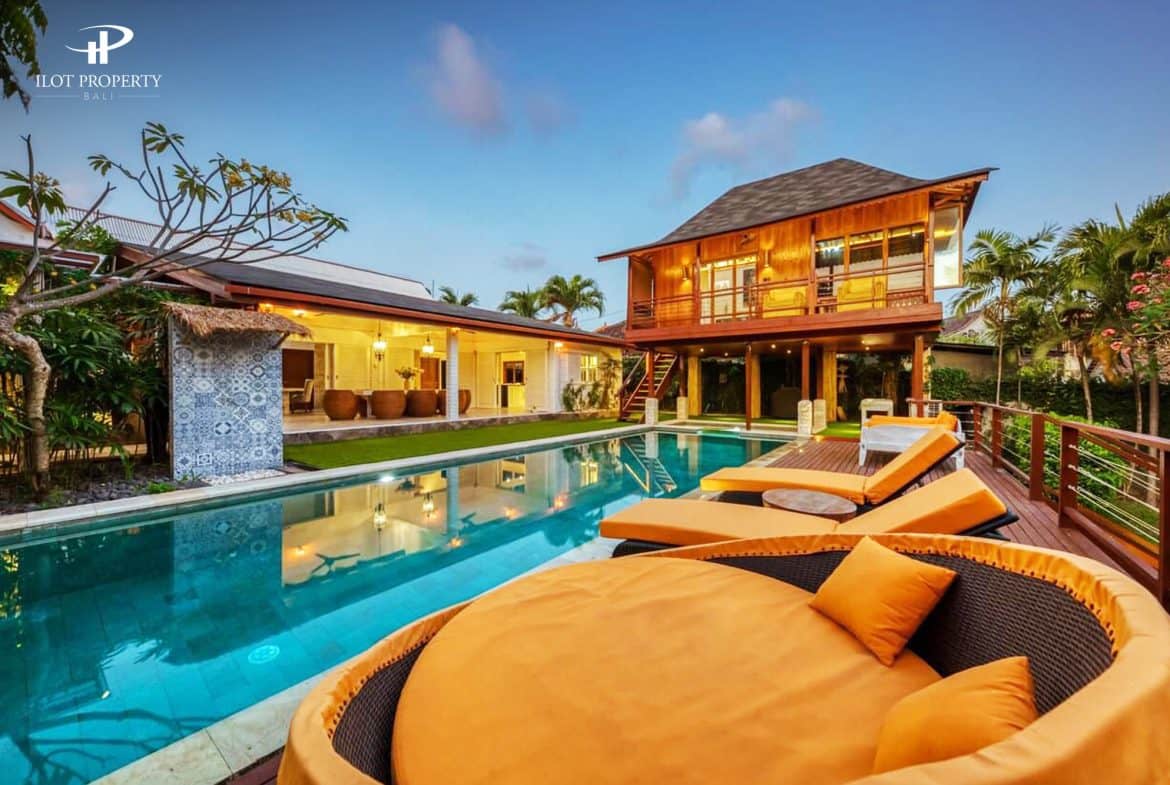 Canggu 5-Bedroom Modern Joglo Villa for Sale Leasehold with Guest Apartment & Expansive Pool