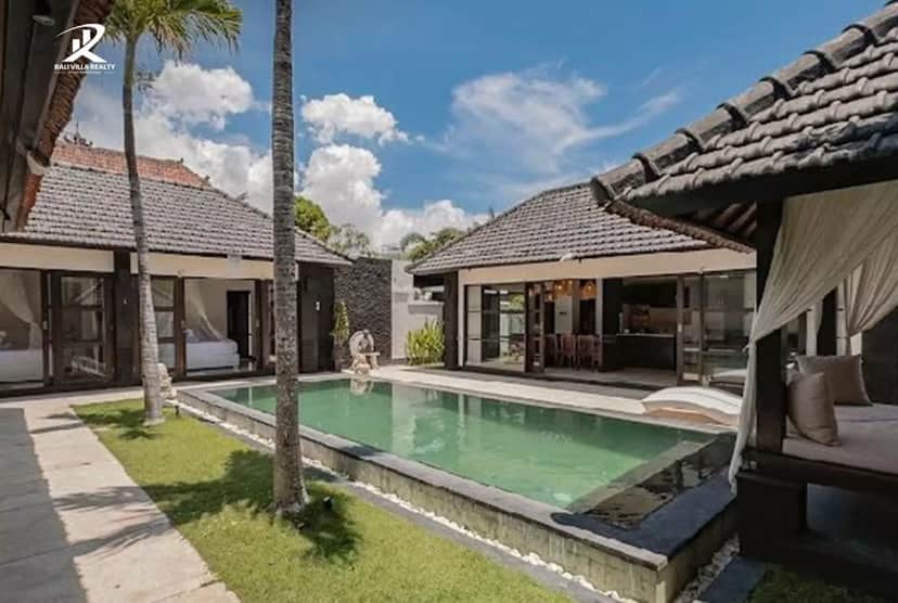 4-bedroom freehold villa in Kerobokan — photo 2 of 5