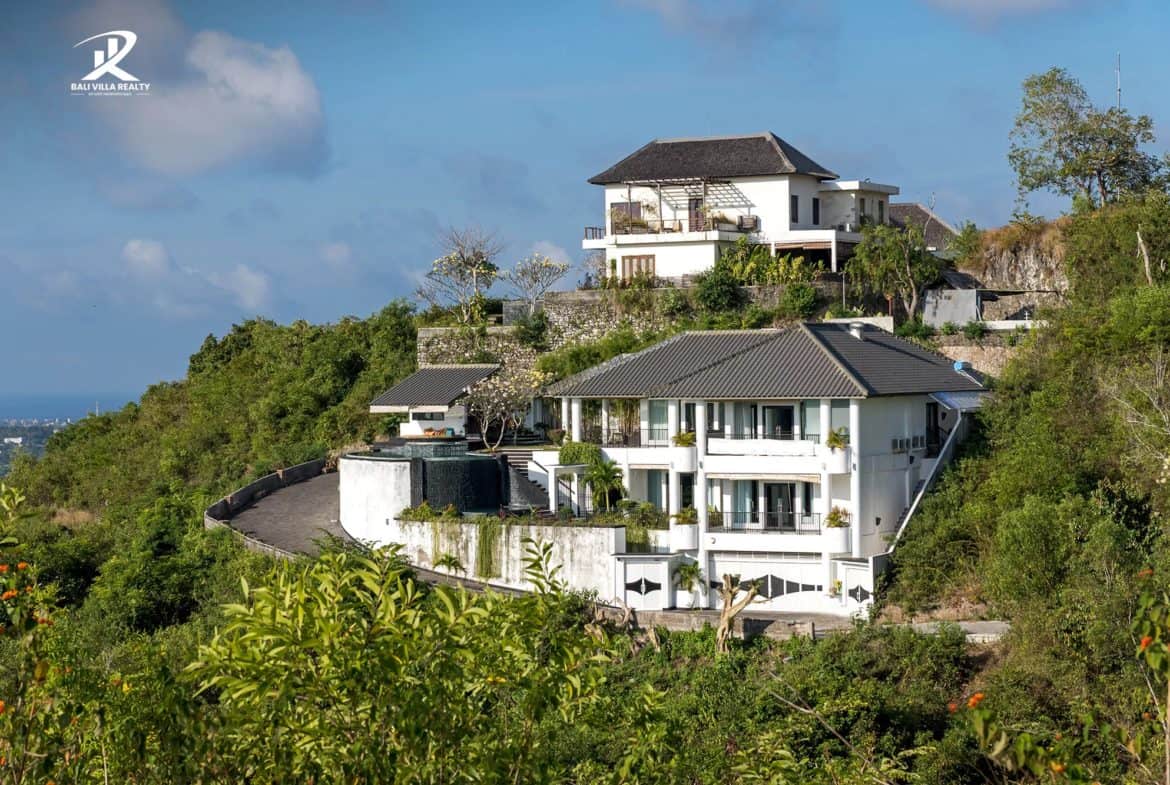 6BR Cliffside Luxury Ocean View Villa in Kutuh for Freehold