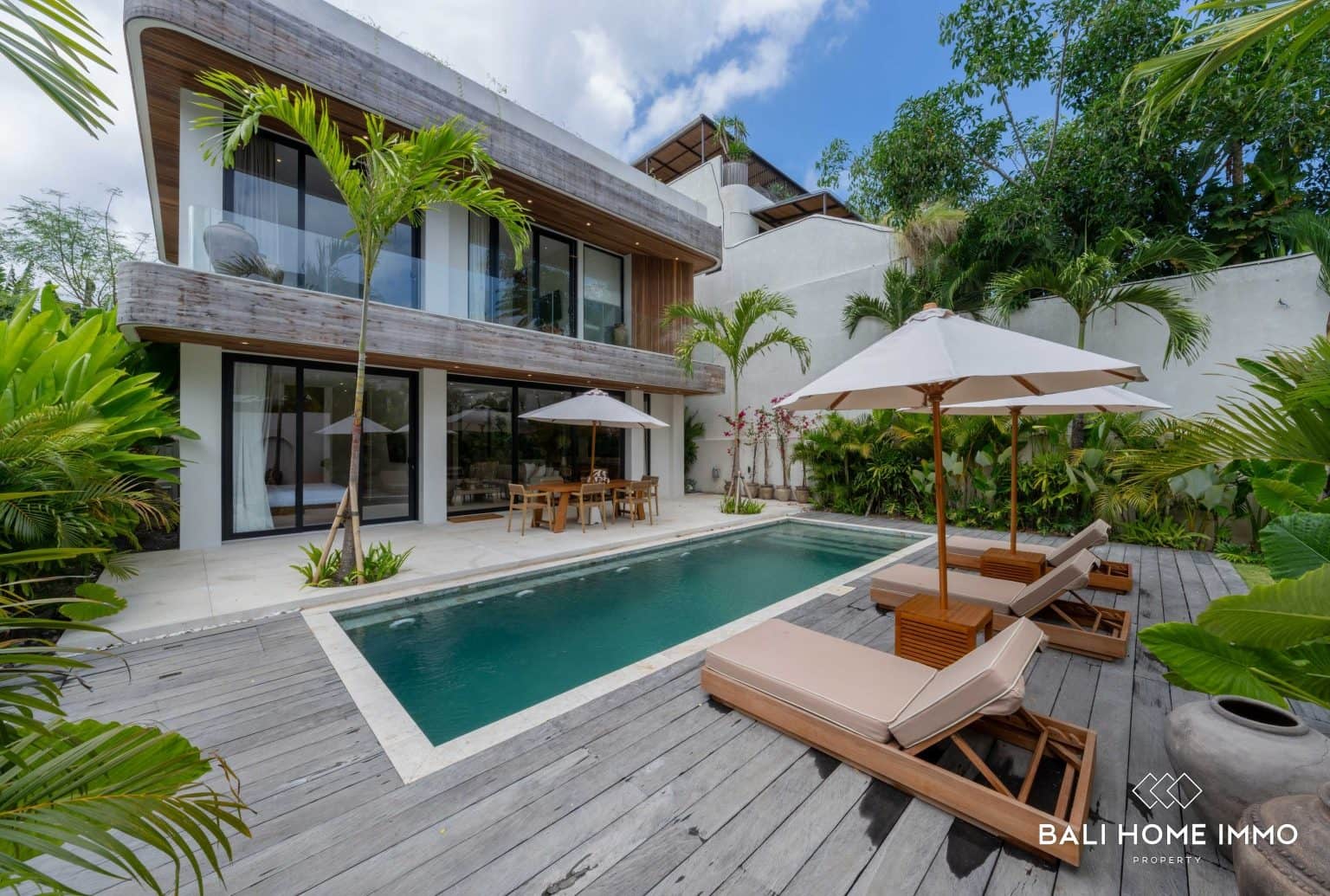 Contemporary 3-Bedroom Villa for Sale Leasehold AND RENT with Private Pool & Rooftop in Uluwatu