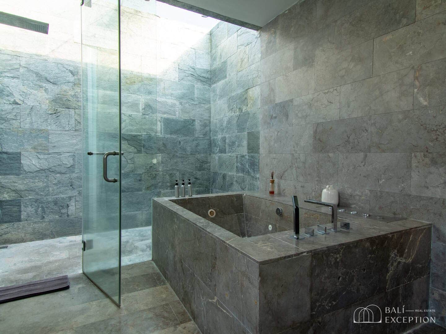 4-bedroom freehold villa in Pererenan — photo 4 of 5