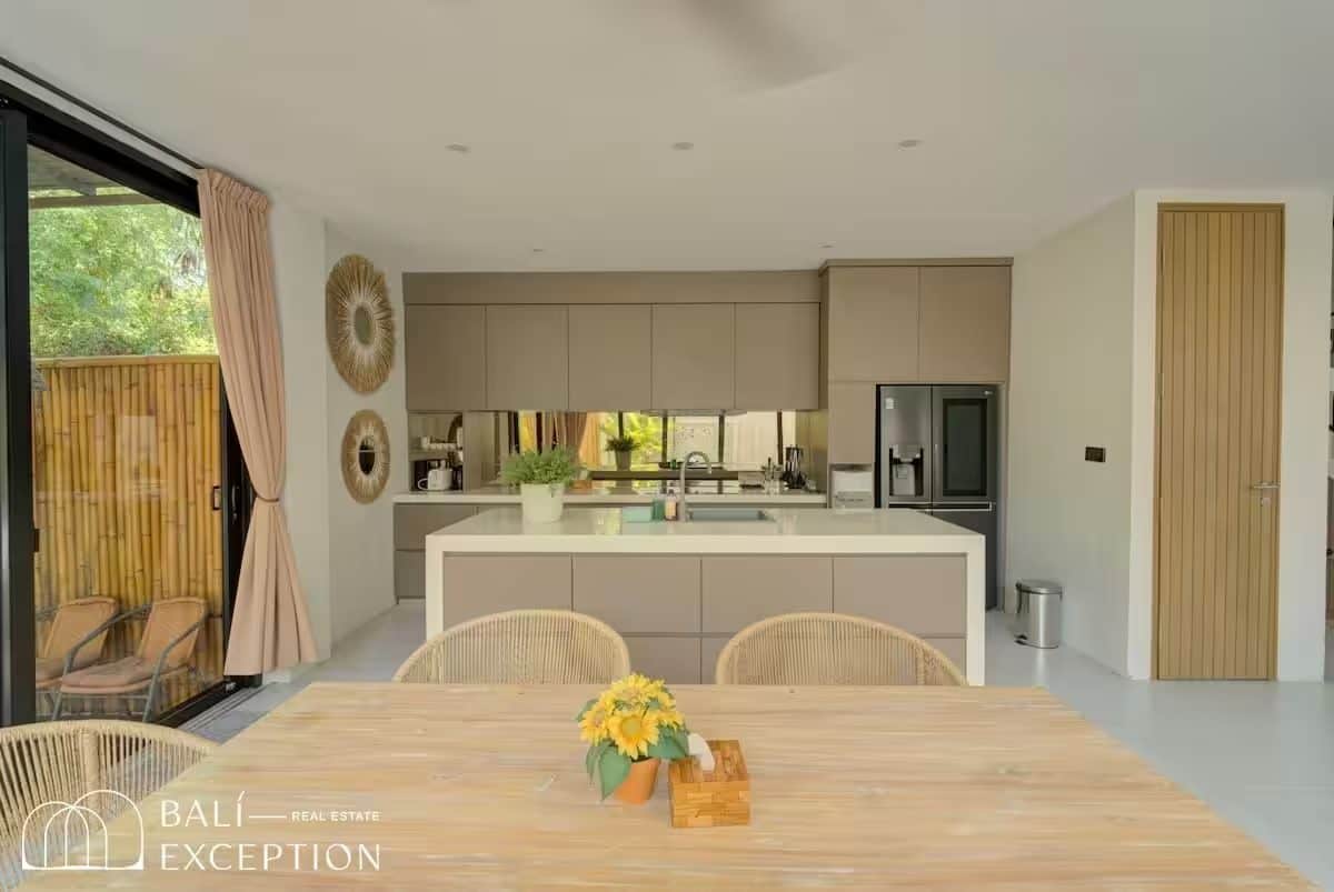 4-bedroom leasehold villa in Canggu — photo 3 of 5