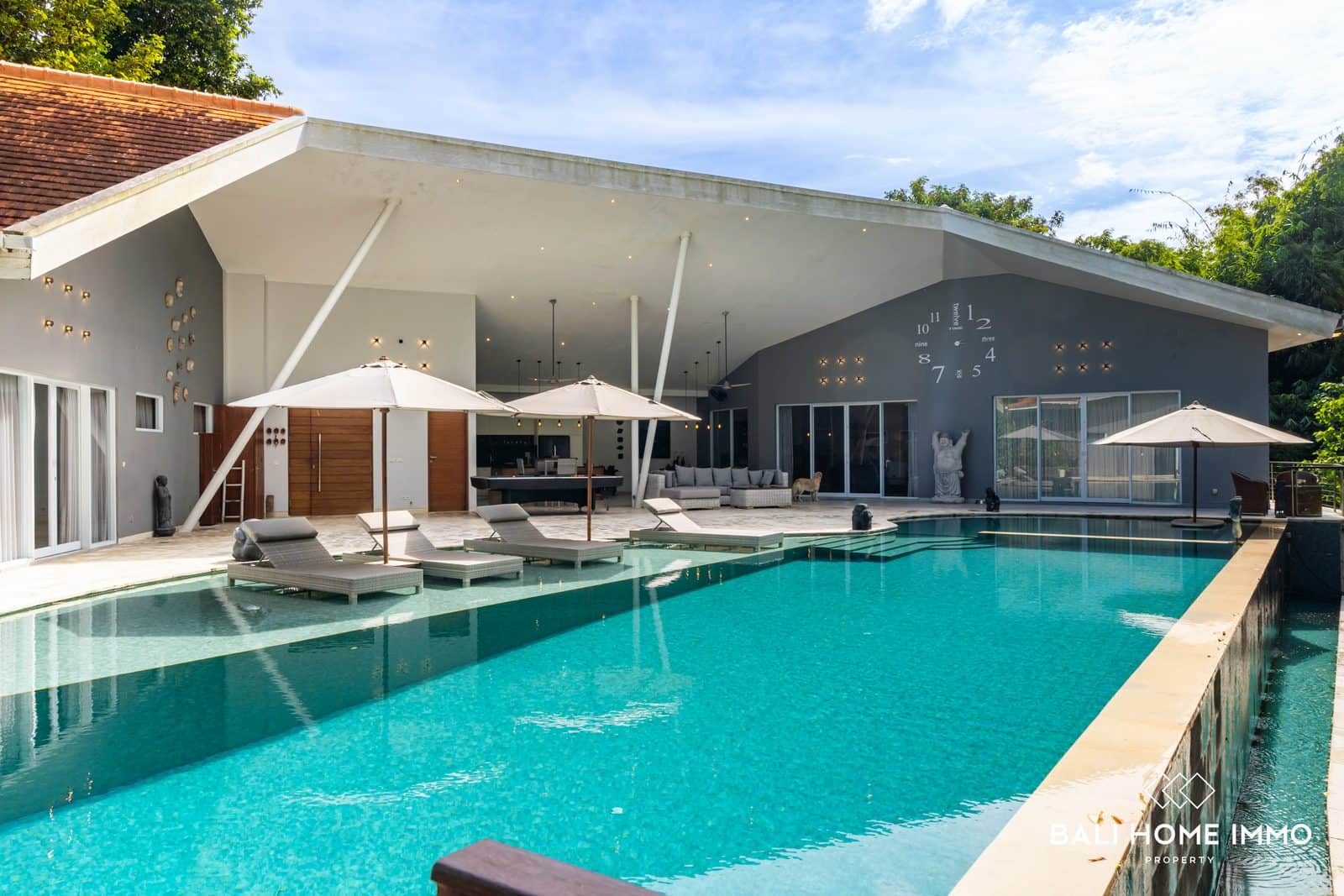 Modern 4 Bedroom Villa with Jungle View for Sale and Rental in Bali Umalas