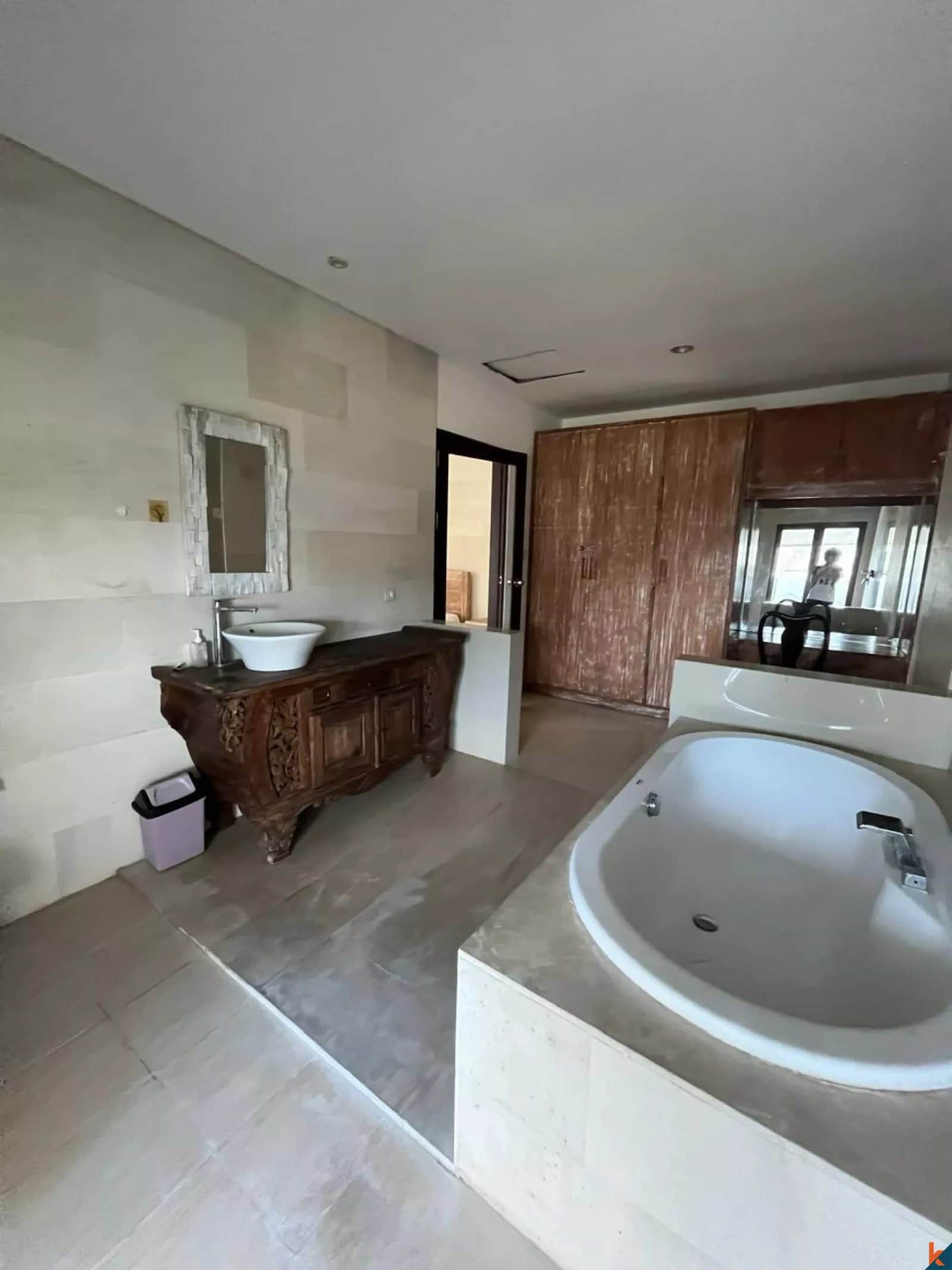 4-bedroom freehold villa in Seminyak — photo 2 of 5