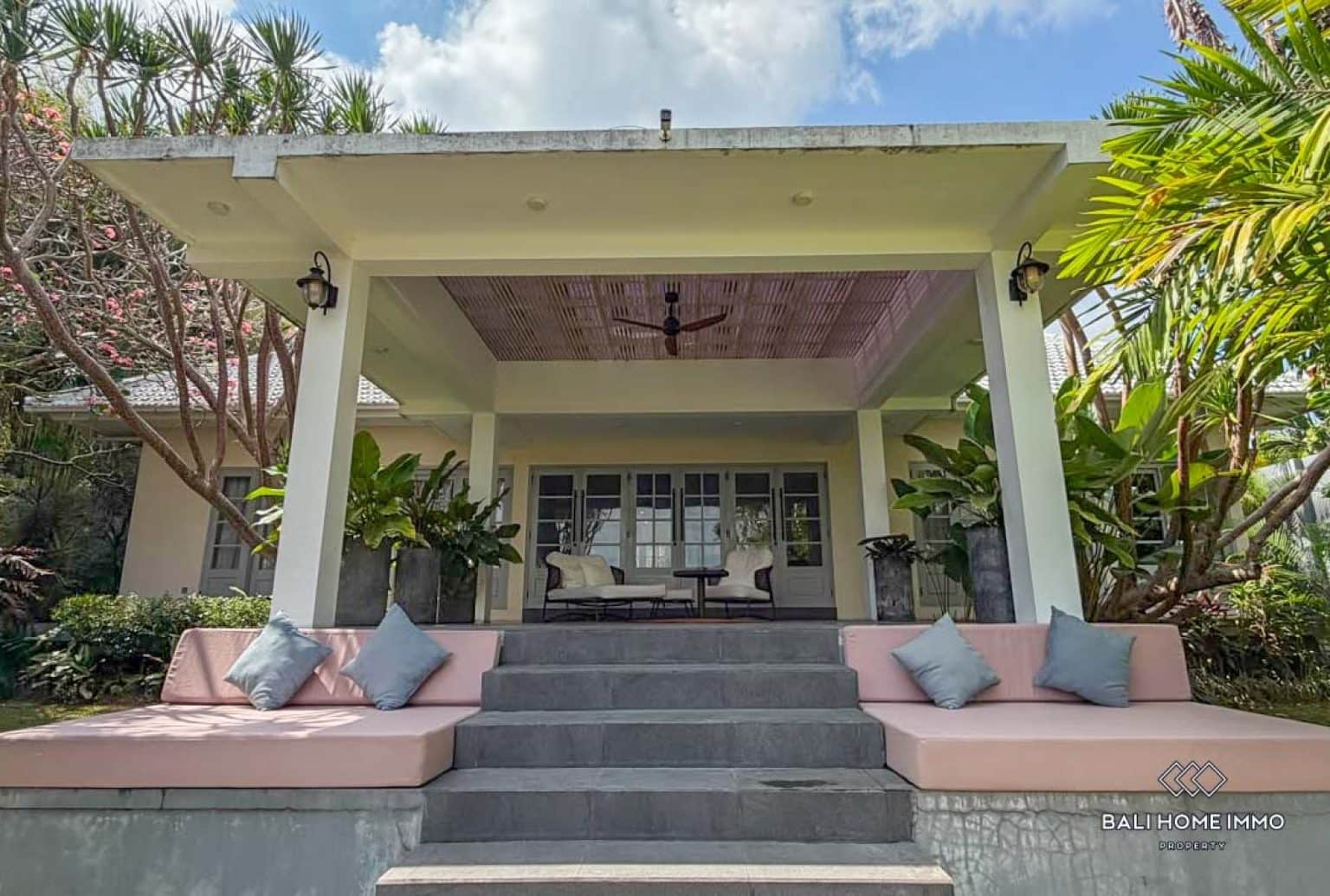 5-bedroom freehold villa in Pererenan — photo 2 of 5
