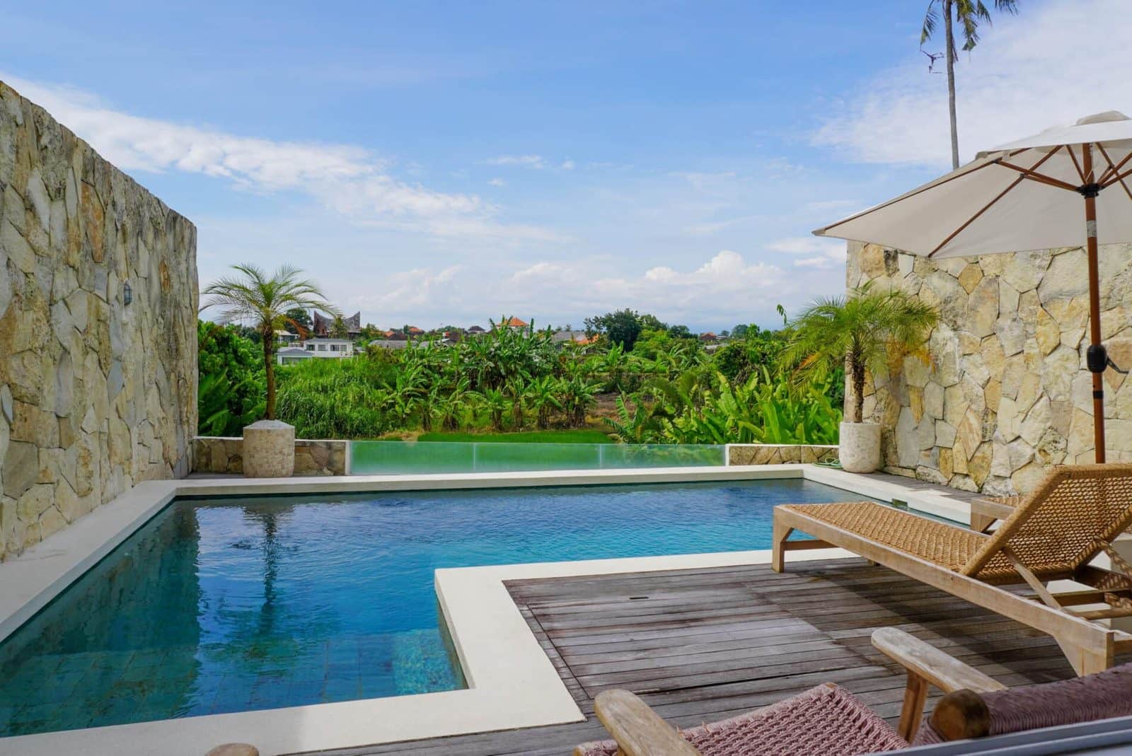 Rare 2 bedrooms villa overlooking ricefield