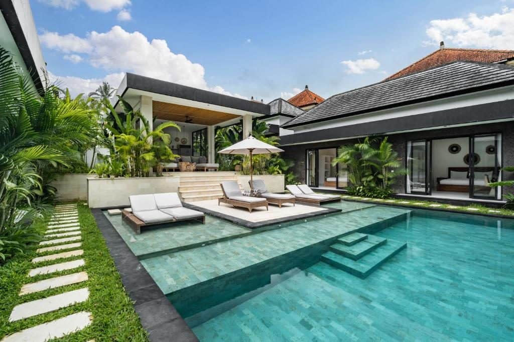 Elegant 6-Bedroom Jungle View Estate in Ubud – Infinity Pool