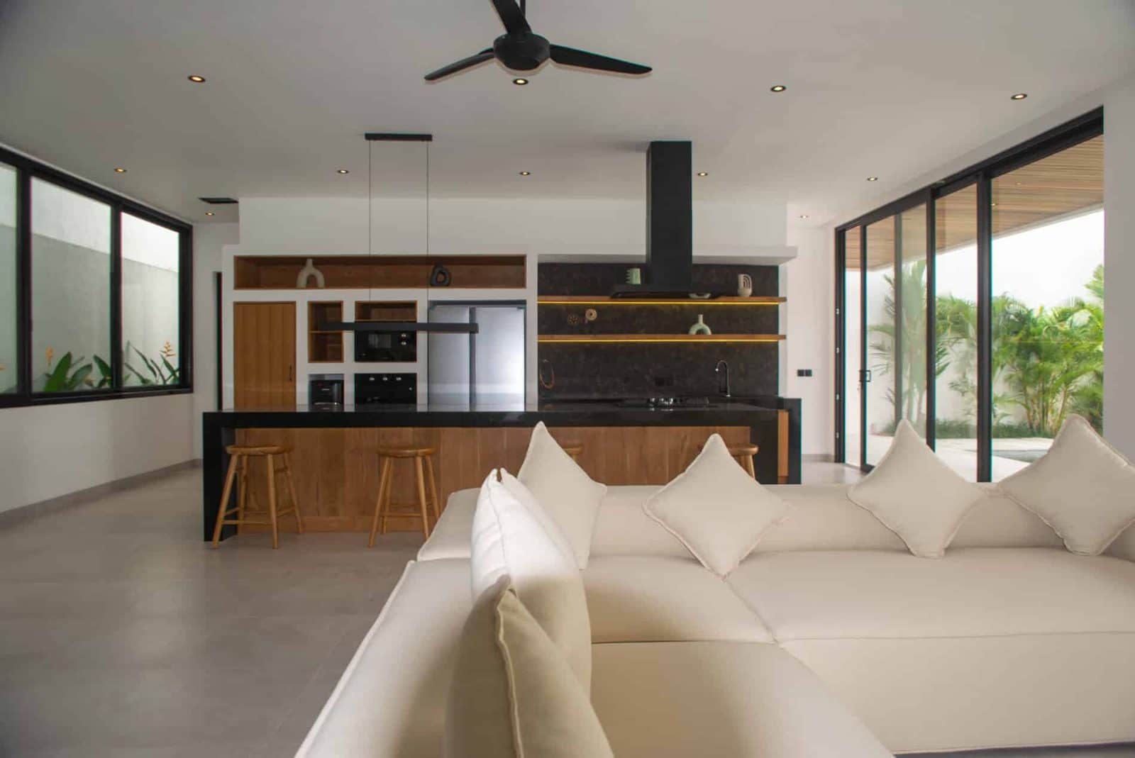 4-bedroom leasehold villa in Pererenan — photo 5 of 5