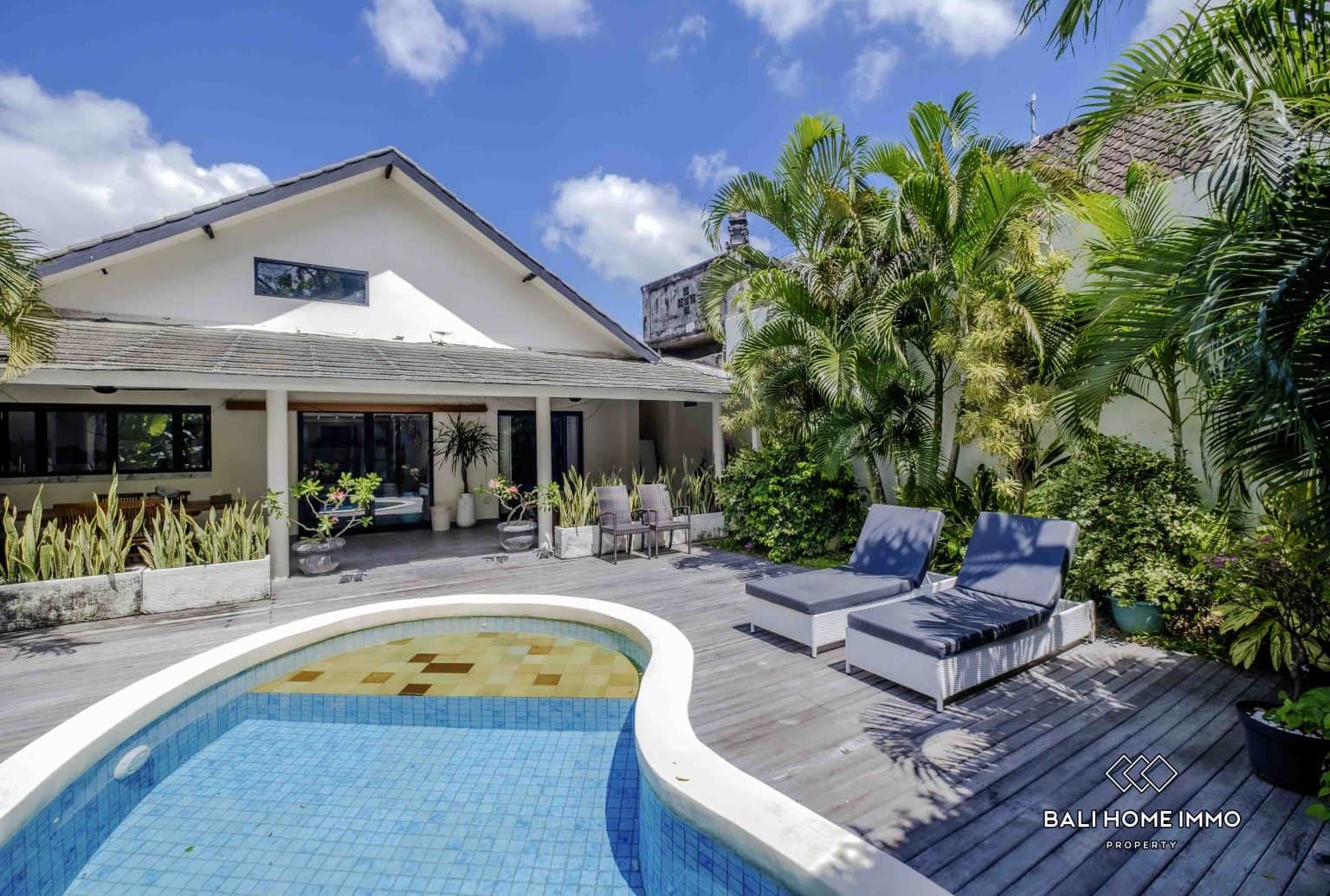 Cozy 4 Bedroom Villa For Sale and Rental In Bali Kerobokan