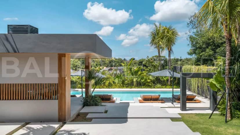 4-bedroom leasehold villa in Canggu — photo 2 of 5