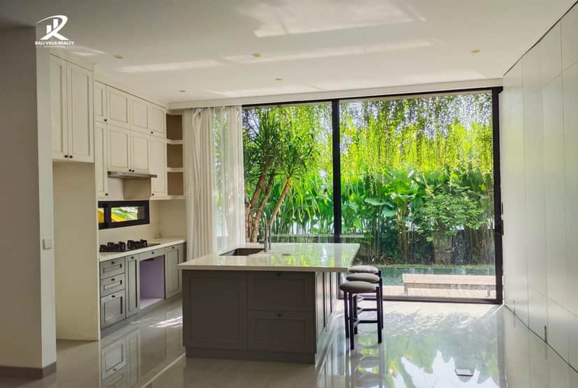 4-bedroom freehold villa in Sanur — photo 4 of 5
