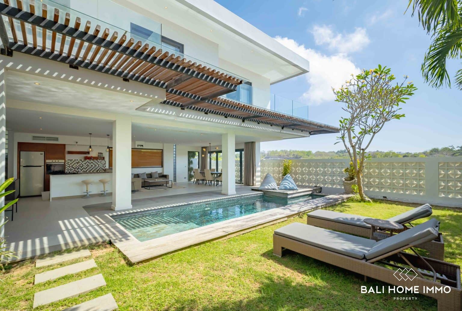 Stunning 3 Bedrooms Villa for Sale and Rent in Bali Uluwatu Ungasan