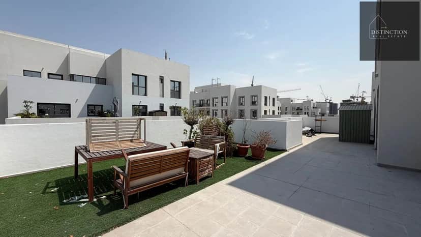 3-bedroom freehold apartment in Town Square — photo 2 of 5