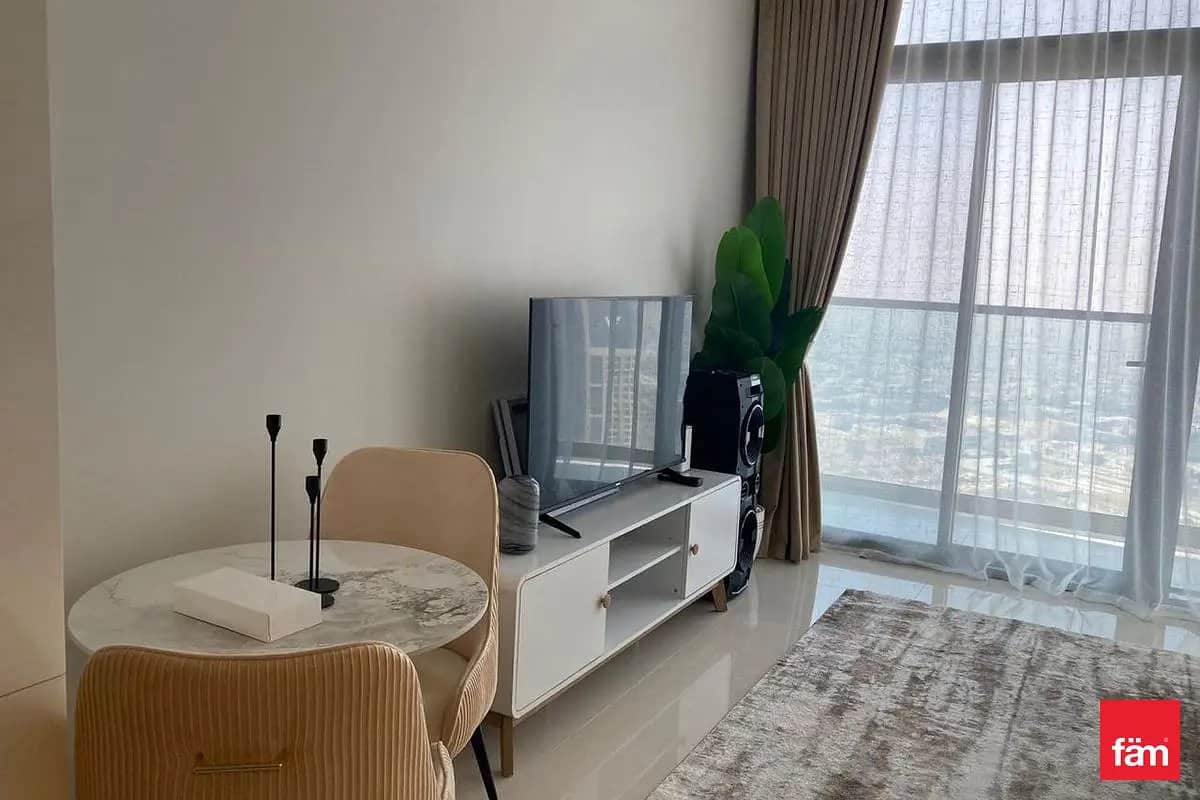 studio freehold apartment in Business Bay — photo 1 of 5