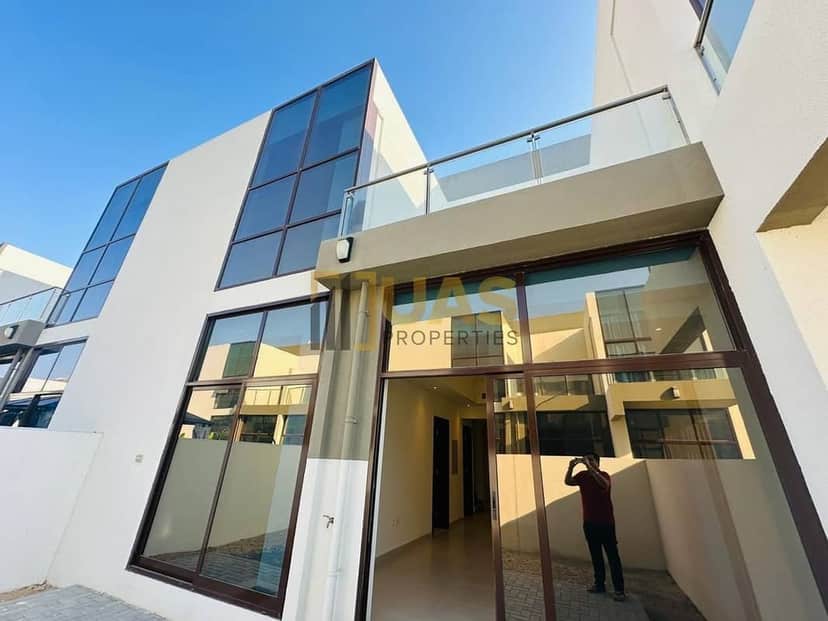 4-bedroom freehold villa in Mohammed Bin Rashid City (MBR City) — photo 3 of 4