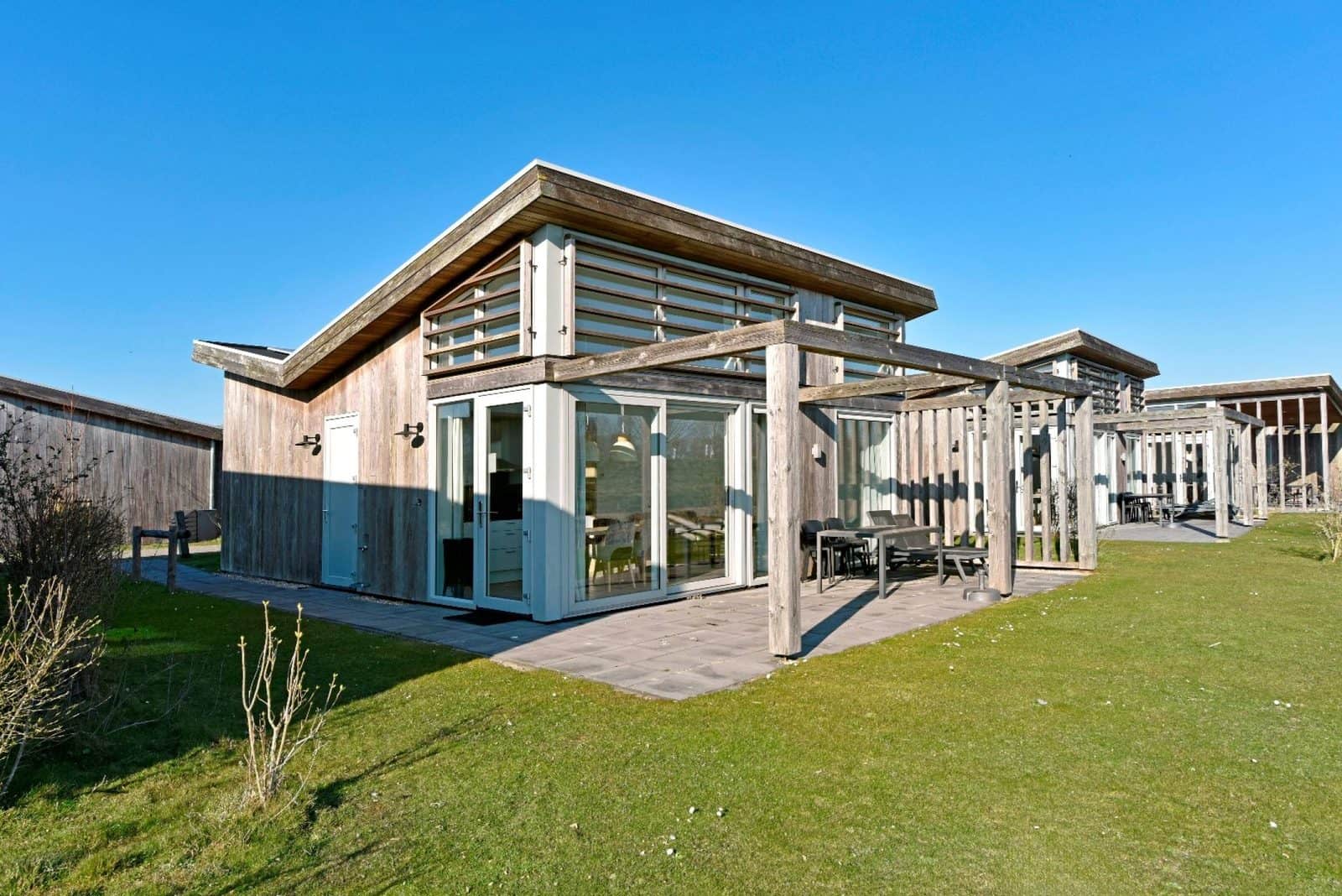 vakantiewoning met 2 slaapkamers in Kamperland, foto 1 van 5