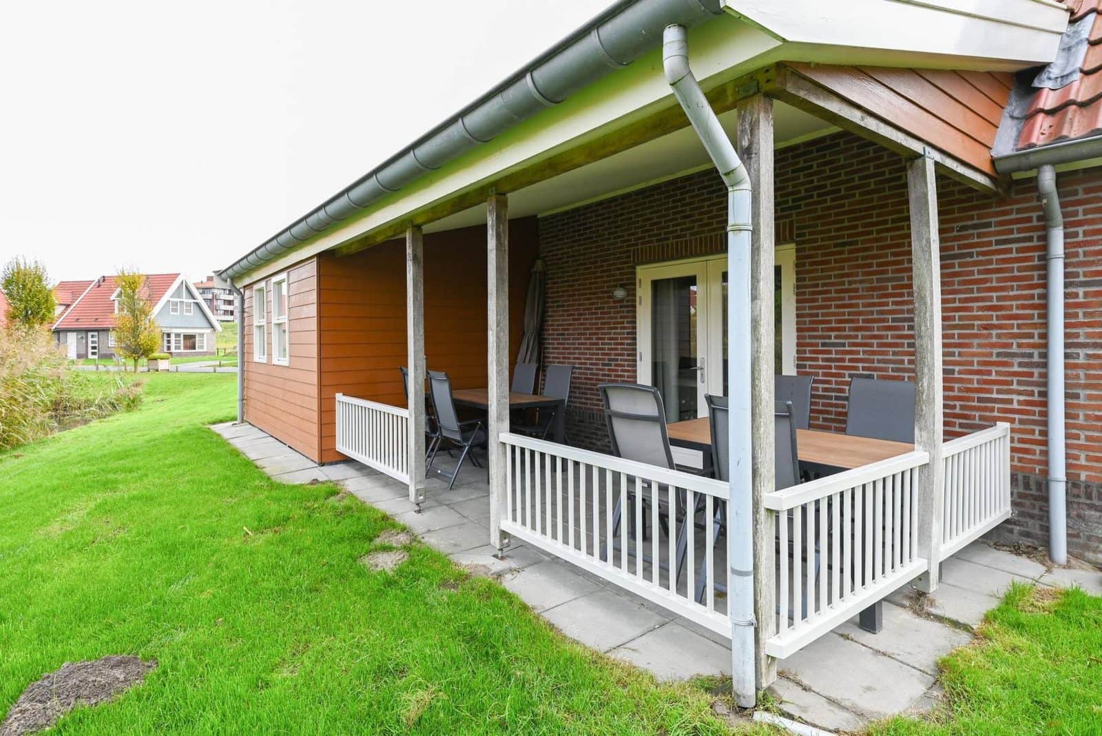 4-bedroom holiday home in Biddinghuizen — photo 4 of 5