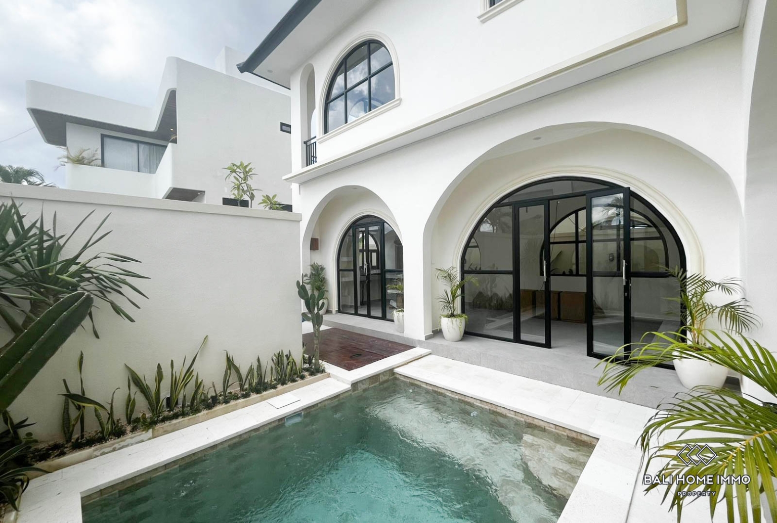 Brand New 3 bedroom family villa for sale in Buduk Canggu - IJ069