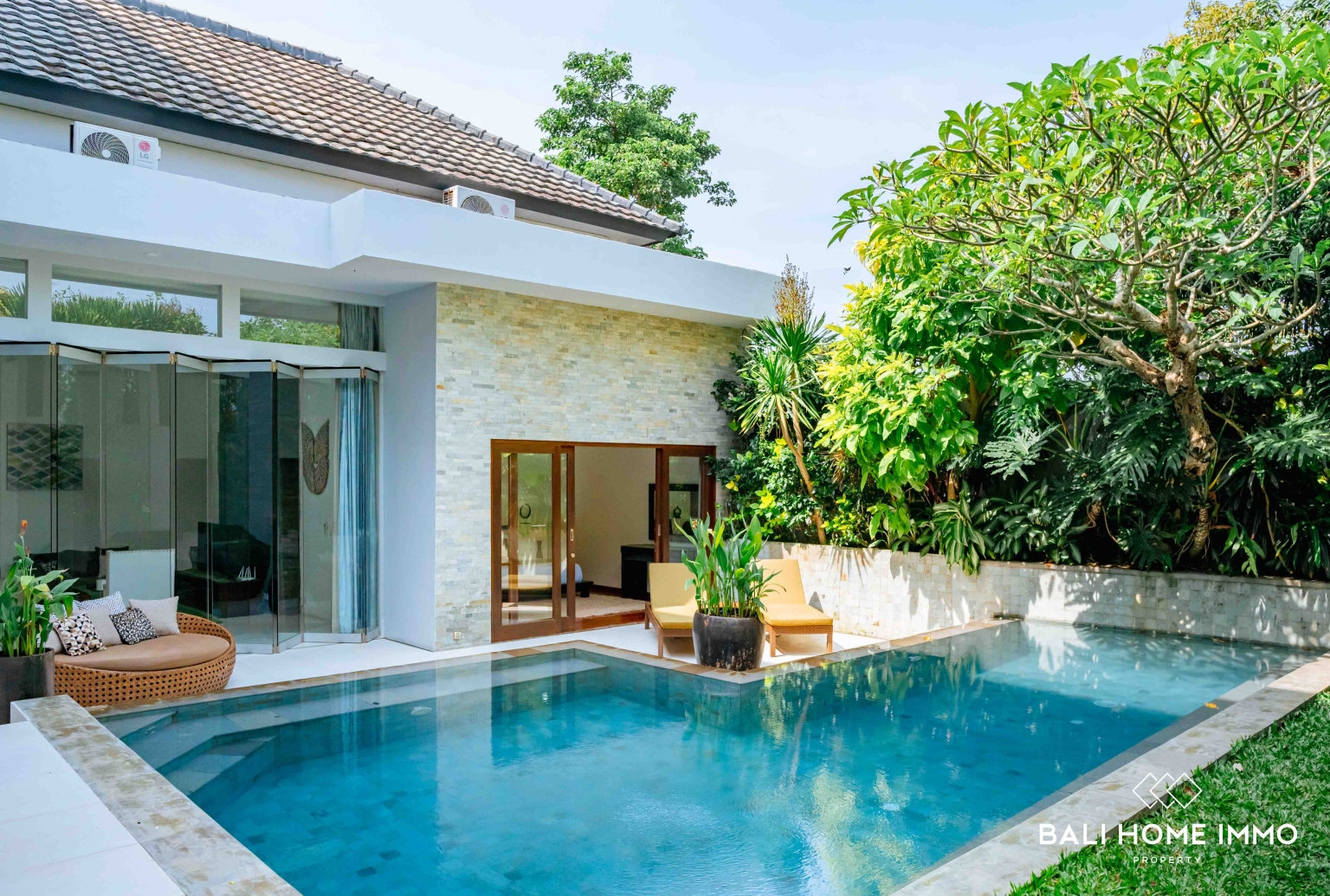 Modern Tropical Luxury Villa For Sale Freehold and Rent in Uluwatu - Balangan - RF9306