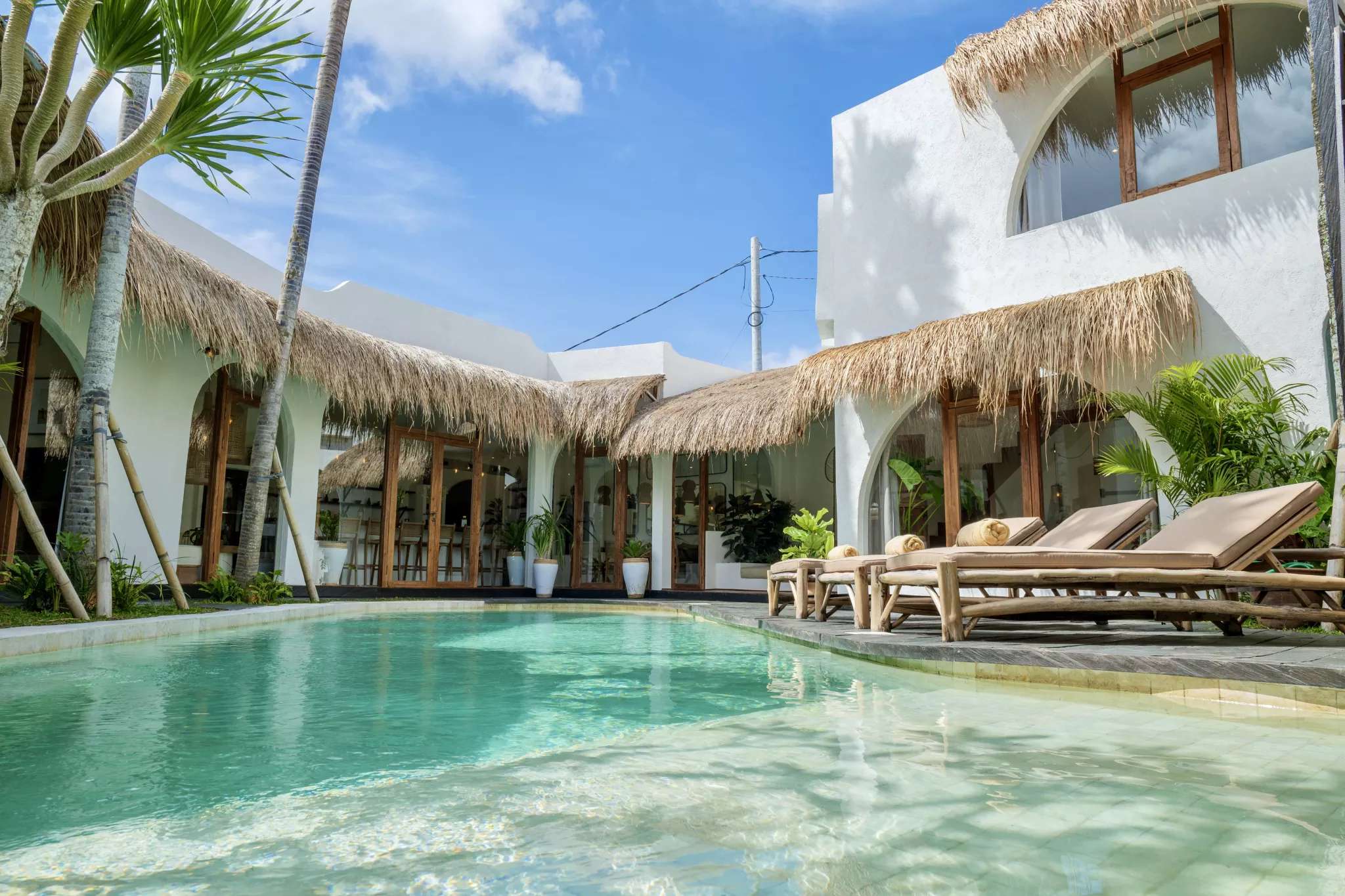 Exquisite Bohemian 4 Bedroom Villa in Umalas for Sale Leasehold Be-754