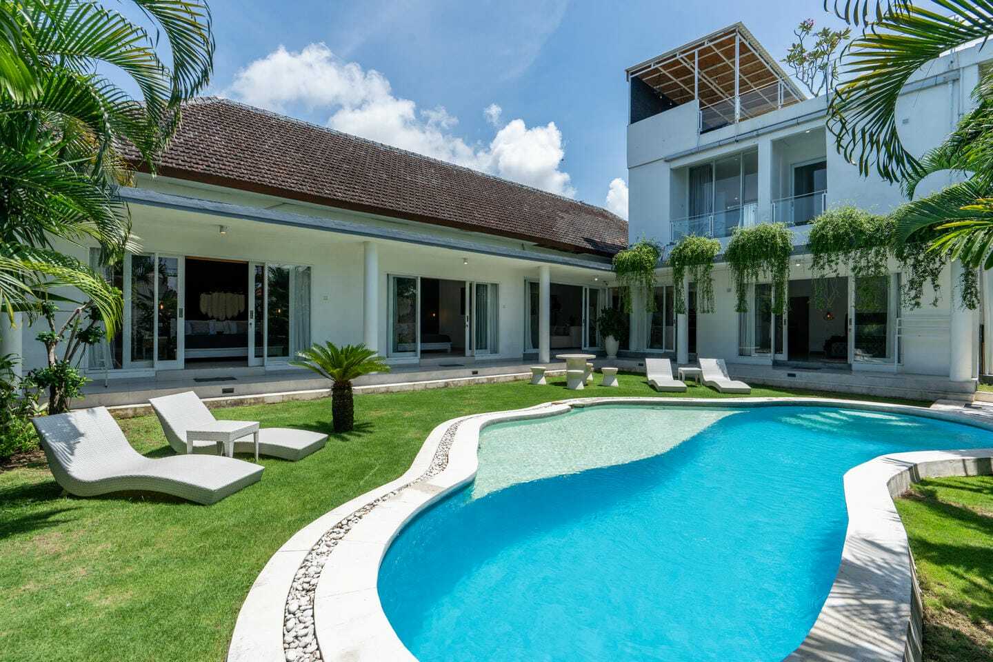 Modern Design 5 Bedroom Villa for Sale Leasehold in Canggu Be-1337