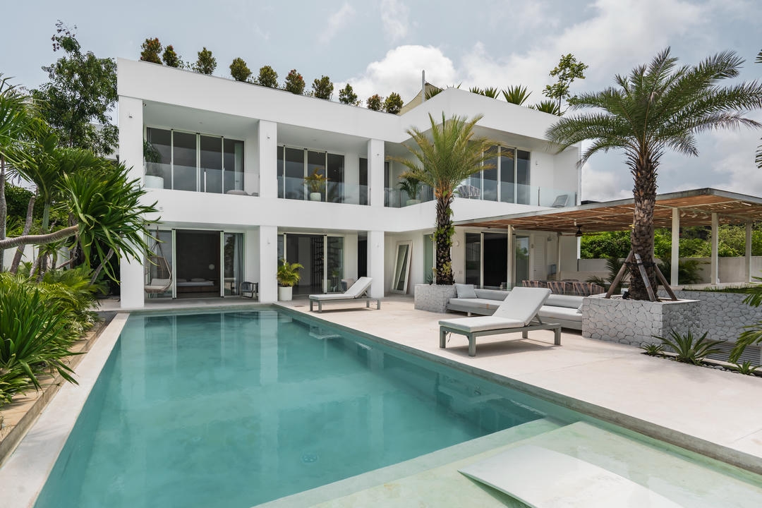 Beautiful and Luxury Villa for Sale Freehold in Bukit Uluwatu Be-1913