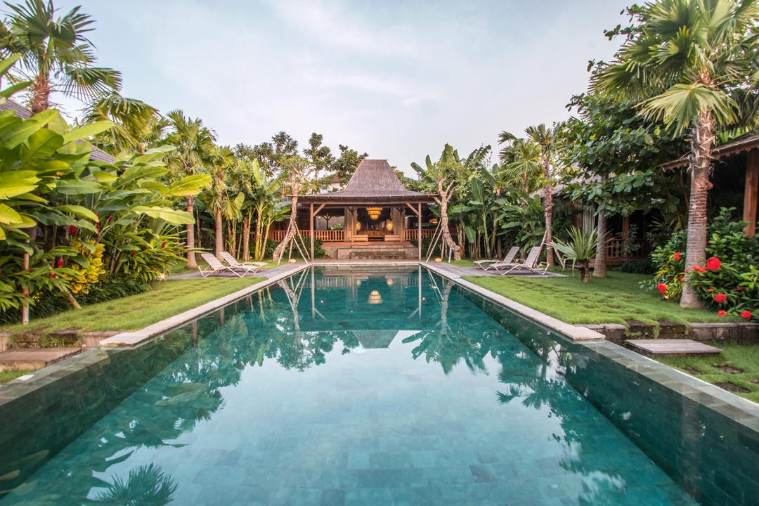 Ready Now 7+2 Bedroom Villa for Sale Leasehold in Kerobokan Be-2661