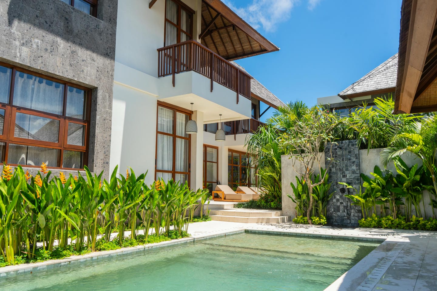 Ready Now 6 Bedroom Villa for Sale Leasehold in Nyanyi Be-2985